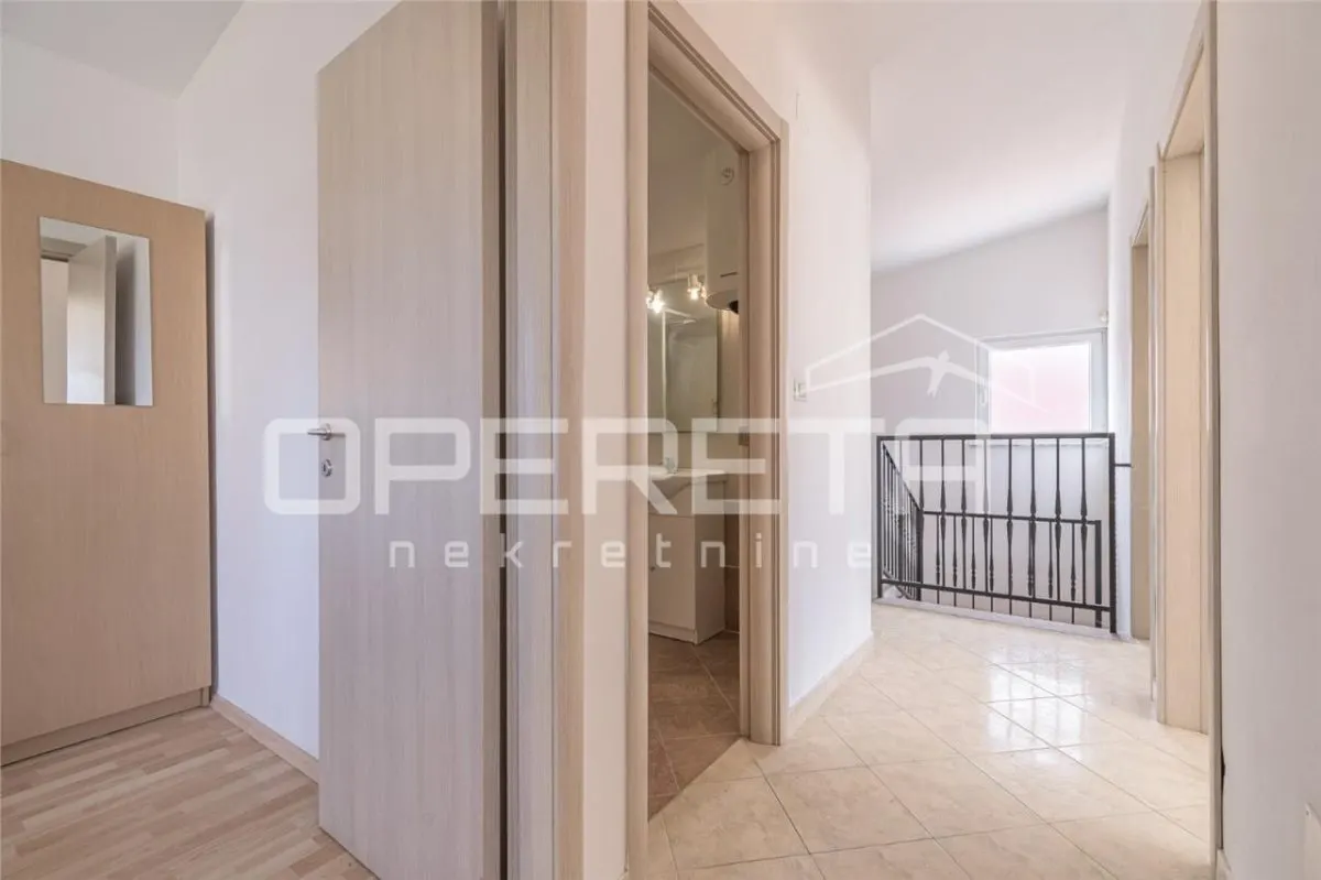 Villa Unifamiliar con Piscina en Venta en Pula, Croacia - foto 16