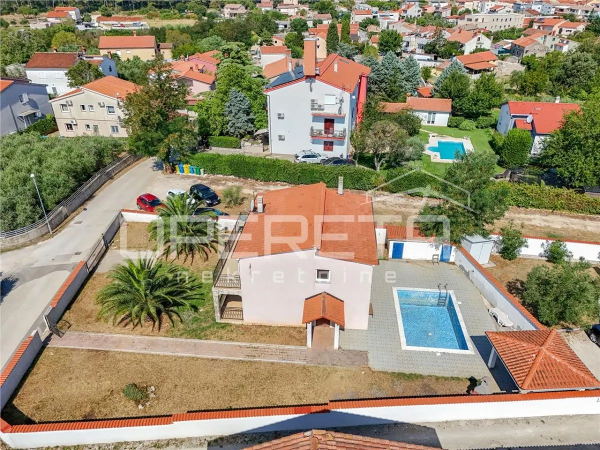 Villa Unifamiliar con Piscina en Venta en Pula, Croacia - foto 19