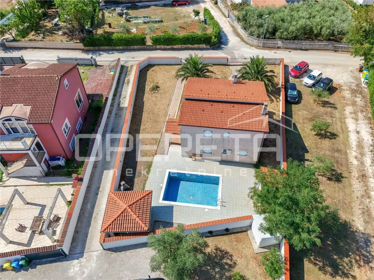 Villa Unifamiliar con Piscina en Venta en Pula, Croacia - foto 20