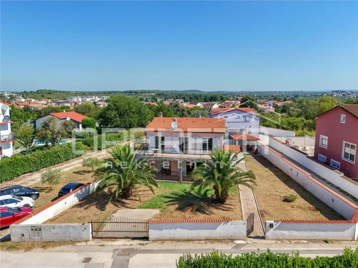 Villa Unifamiliar con Piscina en Venta en Pula, Croacia - foto 3