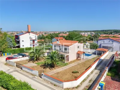 Villa Unifamiliar con Piscina en Venta en Pula, Croacia - foto 5