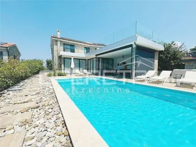 Villa de Lujo en Venta en Novalja, Pag, Croacia – 197 m² - Novalja