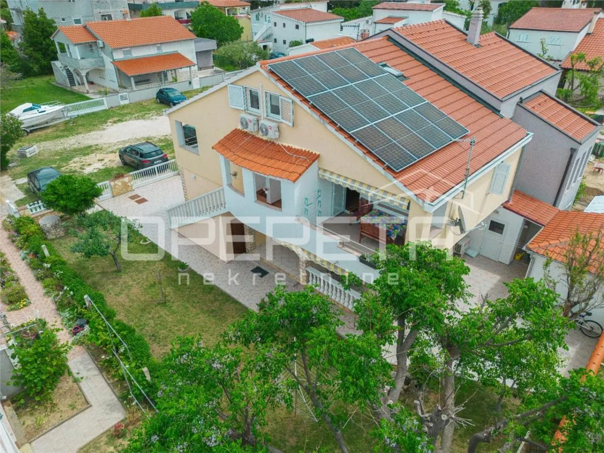 Three-Apartment Villa for Sale in Privlaka, Croatia - foto 1