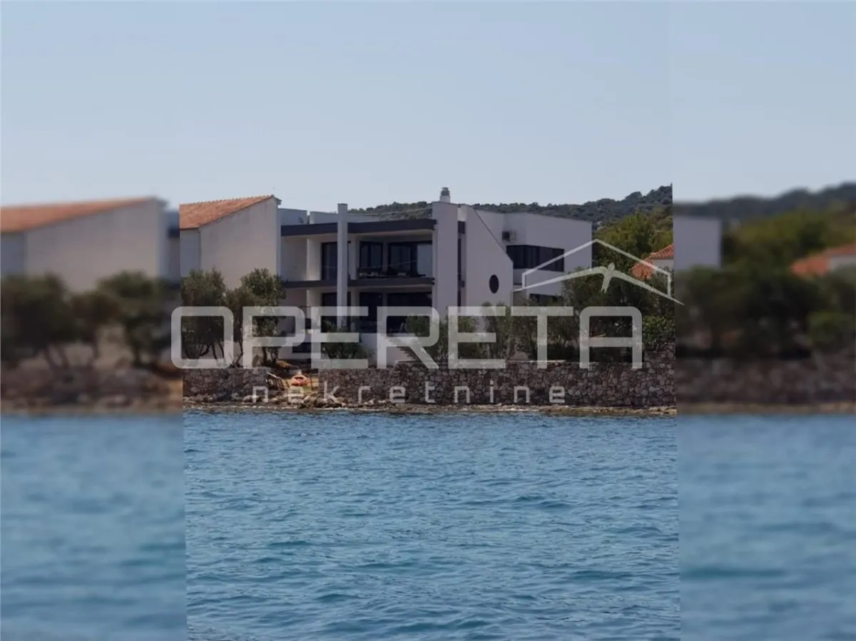 Villa de Primera Línea de Mar en Venta en Tkon, Isla de Pašman, Croacia - foto 3