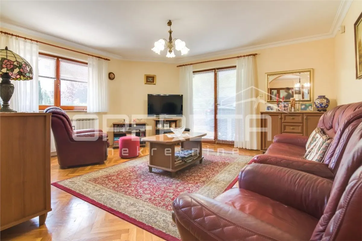 Casa Unifamiliar en Venta en Zagreb, Croacia – Remete, Kostanjevec - foto 1