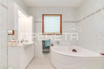 Casa Unifamiliar en Venta en Zagreb, Croacia – Remete, Kostanjevec - foto 11
