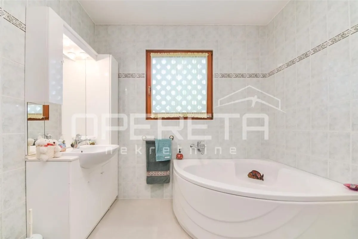 Casa Unifamiliar en Venta en Zagreb, Croacia – Remete, Kostanjevec - foto 11