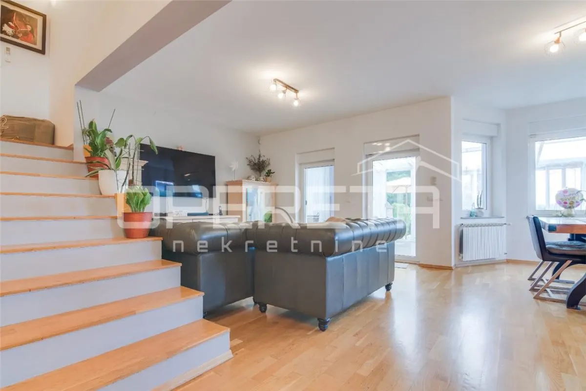 Villa con Piscina en Venta en Zagreb, Croacia – Maksimir - foto 1