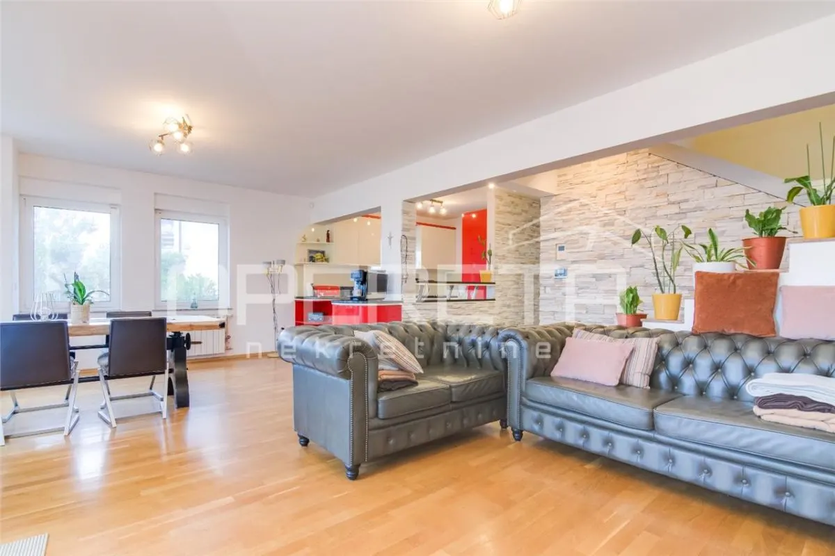 Villa con Piscina en Venta en Zagreb, Croacia – Maksimir - foto 2