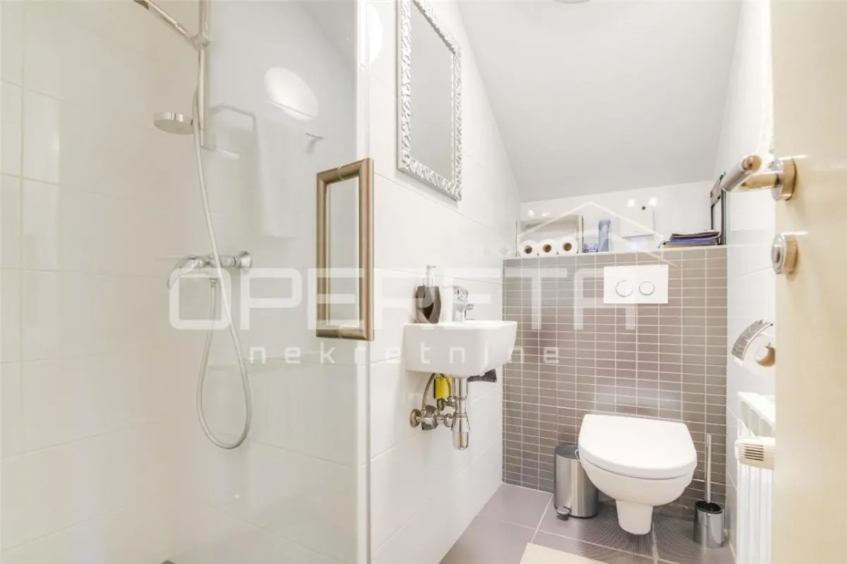 Villa con Piscina en Venta en Zagreb, Croacia – Maksimir - foto 18