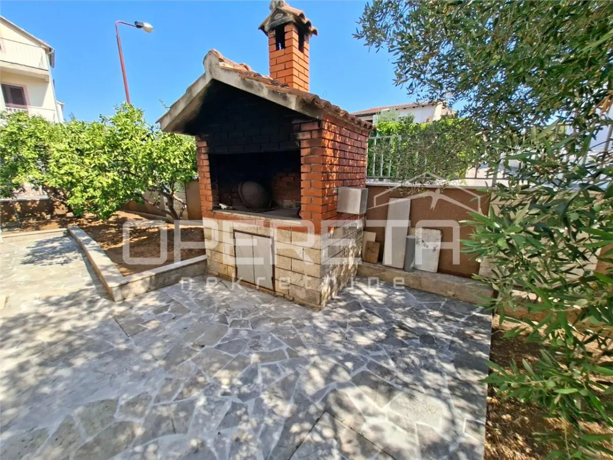Casa con Dos Unidades Residenciales en Venta en Šibenik, Croacia - foto 16