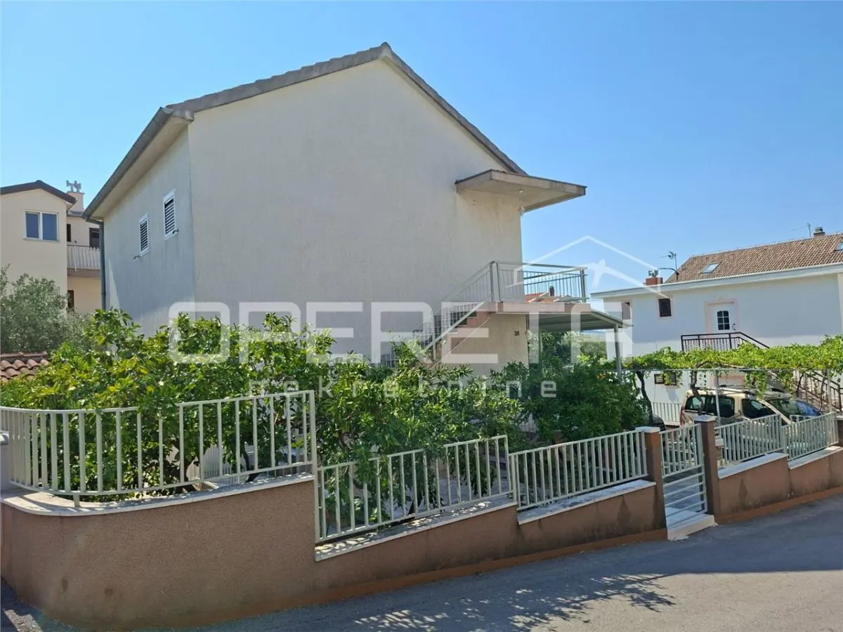 Casa con Dos Unidades Residenciales en Venta en Šibenik, Croacia - foto 17