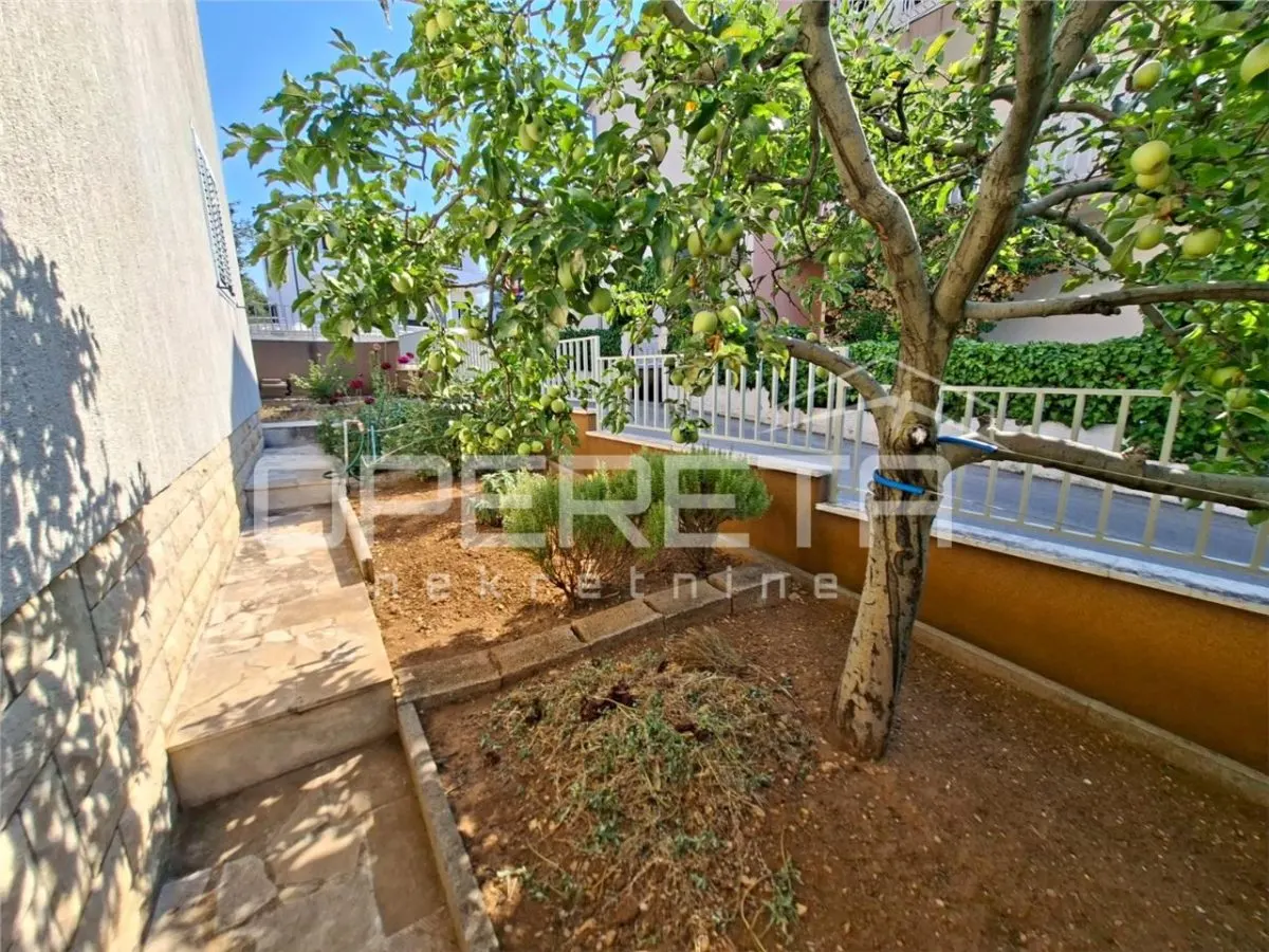 Casa con Dos Unidades Residenciales en Venta en Šibenik, Croacia - foto 18