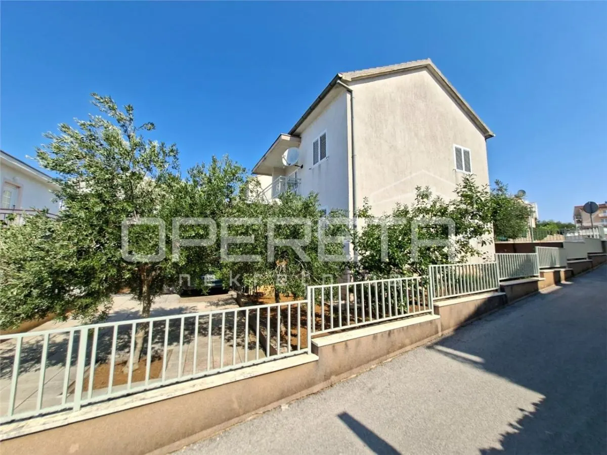Casa con Dos Unidades Residenciales en Venta en Šibenik, Croacia - foto 19