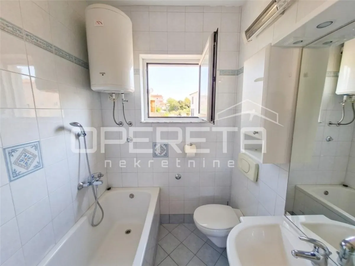 Casa con Dos Unidades Residenciales en Venta en Šibenik, Croacia - foto 10
