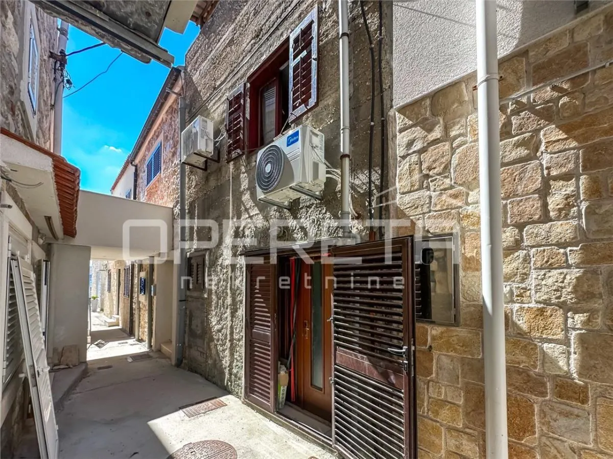 Villa Mediterránea en Venta en Krapanj, Šibenik, Croacia - foto 1
