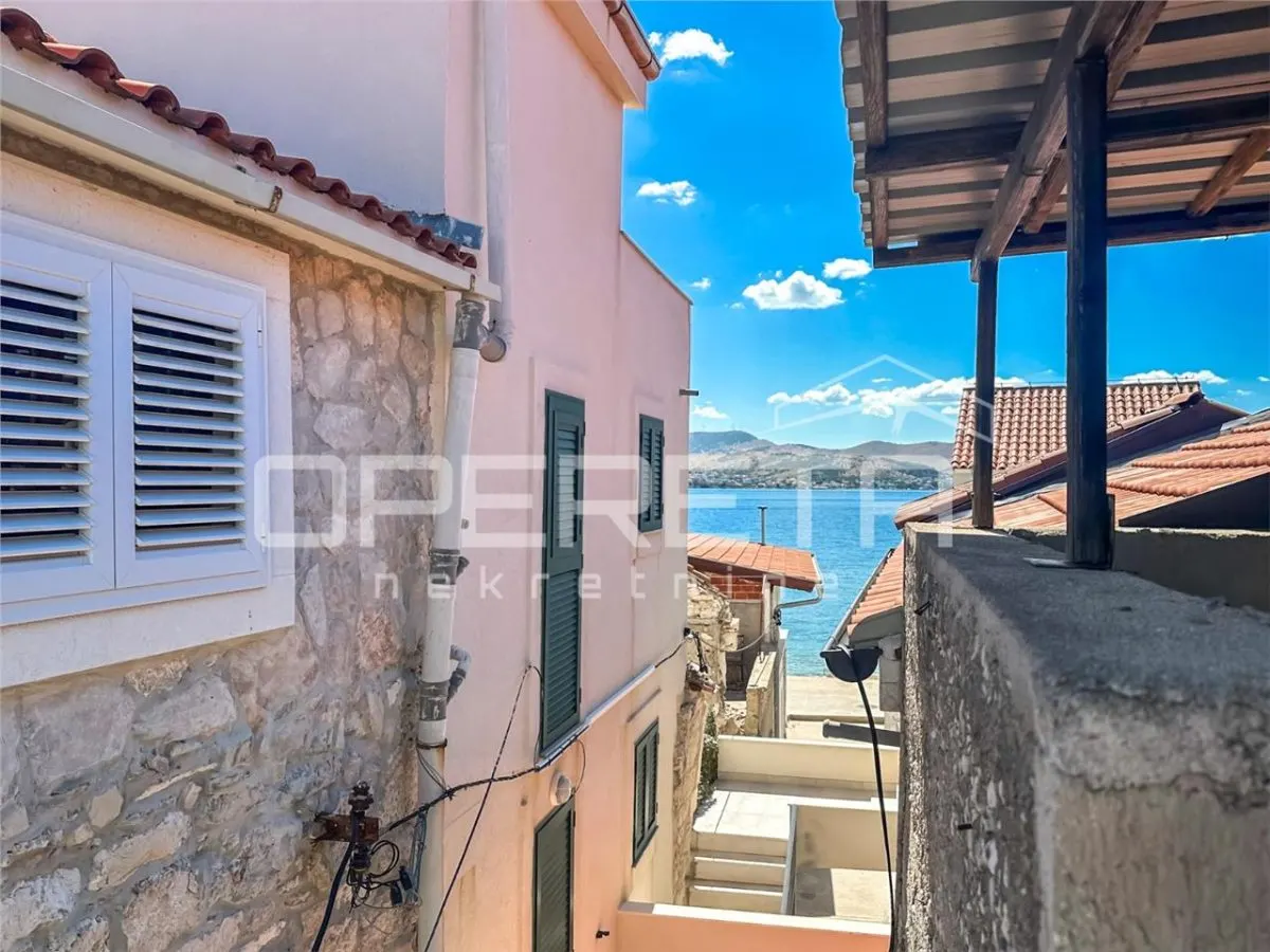 Villa Mediterránea en Venta en Krapanj, Šibenik, Croacia - foto 2