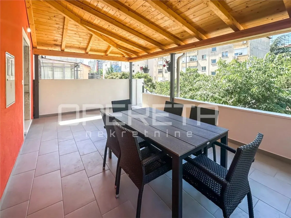 Casa con Espacio Comercial y Apartamento en Venta en Šibenik, Croacia - foto 12