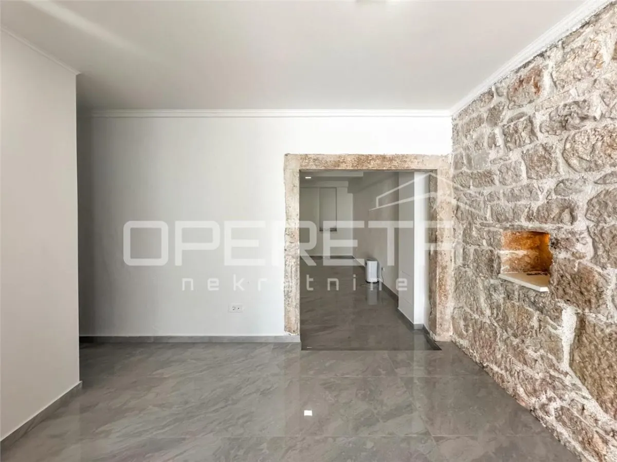 Casa con Espacio Comercial y Apartamento en Venta en Šibenik, Croacia - foto 13