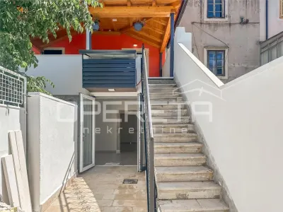 Casa con Espacio Comercial y Apartamento en Venta en Šibenik, Croacia - foto 16