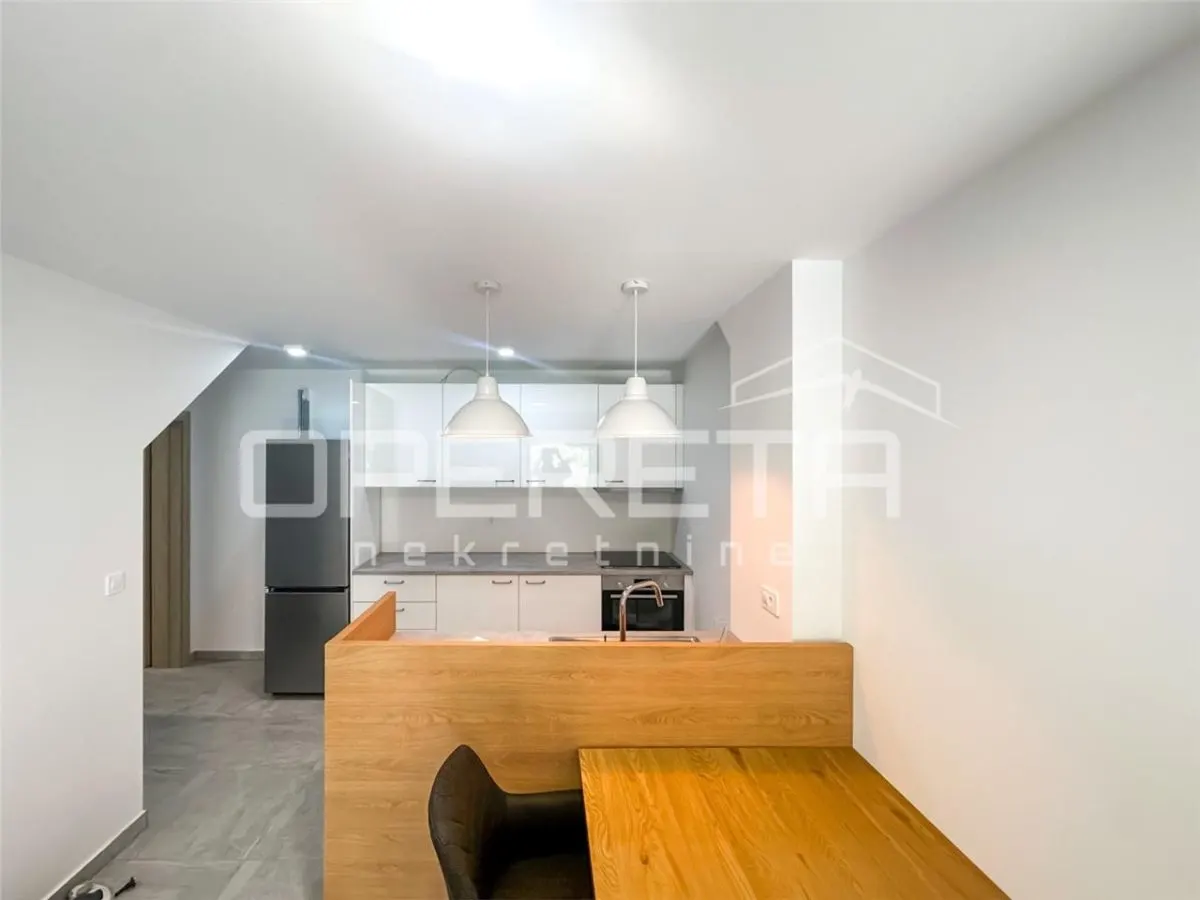 Casa con Espacio Comercial y Apartamento en Venta en Šibenik, Croacia - foto 3