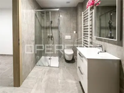 Casa con Espacio Comercial y Apartamento en Venta en Šibenik, Croacia - foto 4