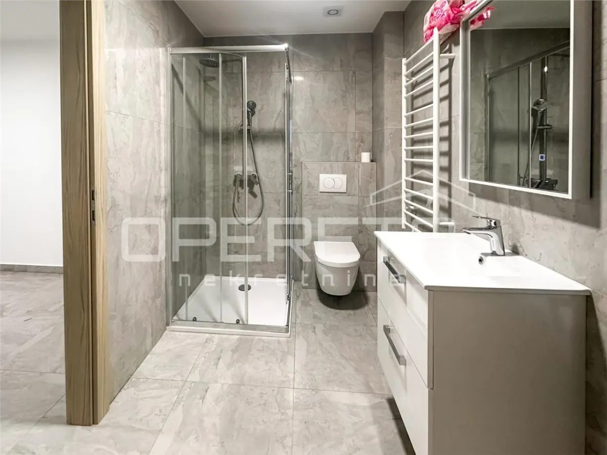 Casa con Espacio Comercial y Apartamento en Venta en Šibenik, Croacia - foto 4