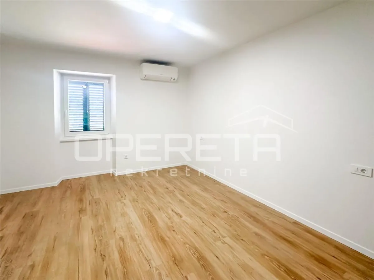 Casa con Espacio Comercial y Apartamento en Venta en Šibenik, Croacia - foto 7