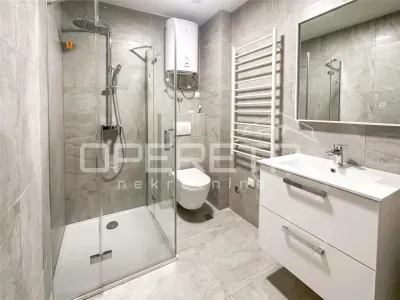 Casa con Espacio Comercial y Apartamento en Venta en Šibenik, Croacia - foto 10