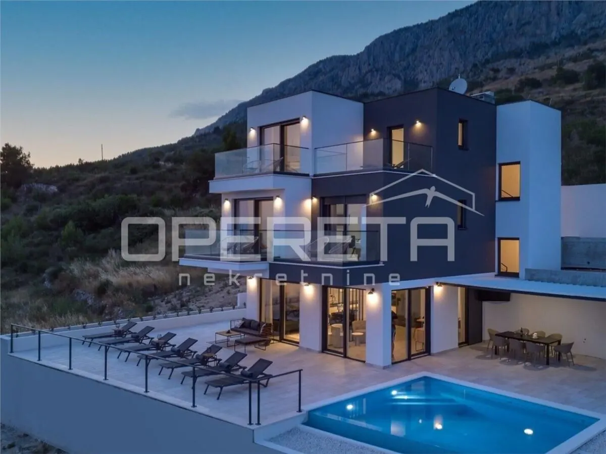 Villa Moderna con Piscina en Venta en Croacia, Lokva Rogoznica - foto 1