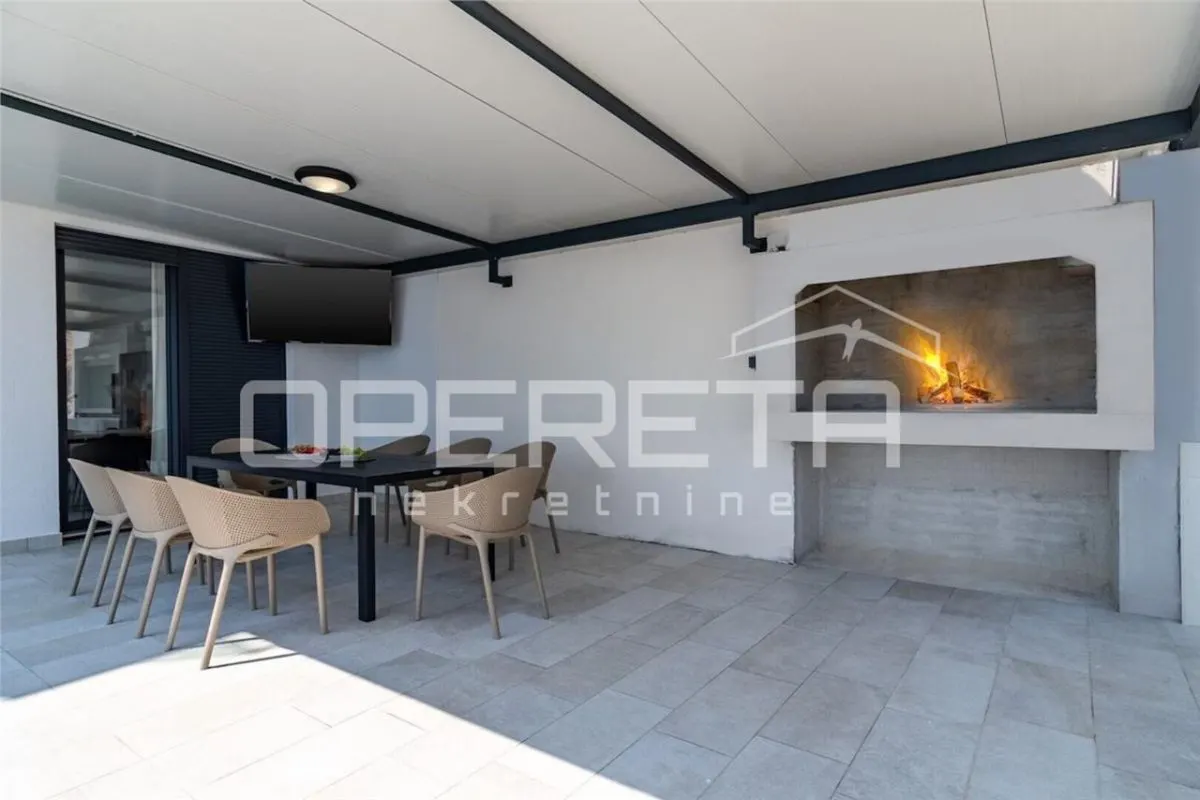 Villa Moderna con Piscina en Venta en Croacia, Lokva Rogoznica - foto 11
