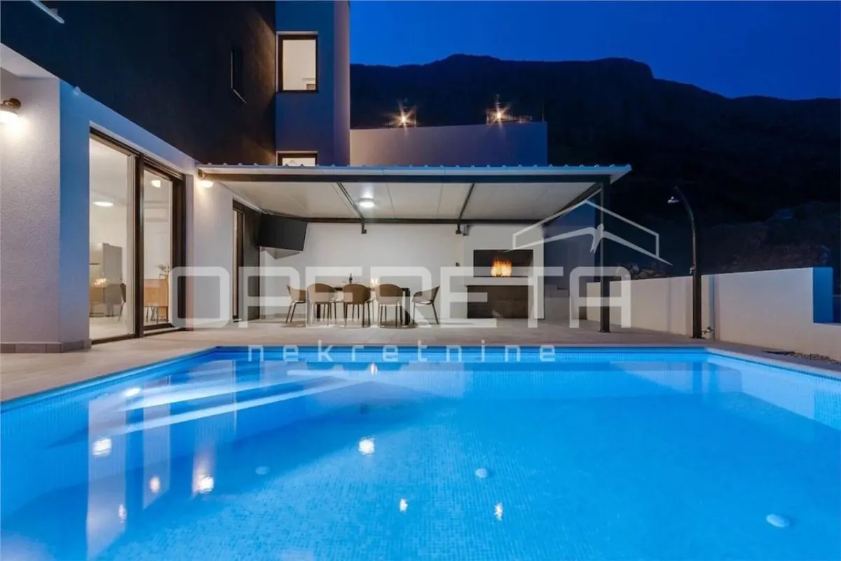 Villa Moderna con Piscina en Venta en Croacia, Lokva Rogoznica - foto 17