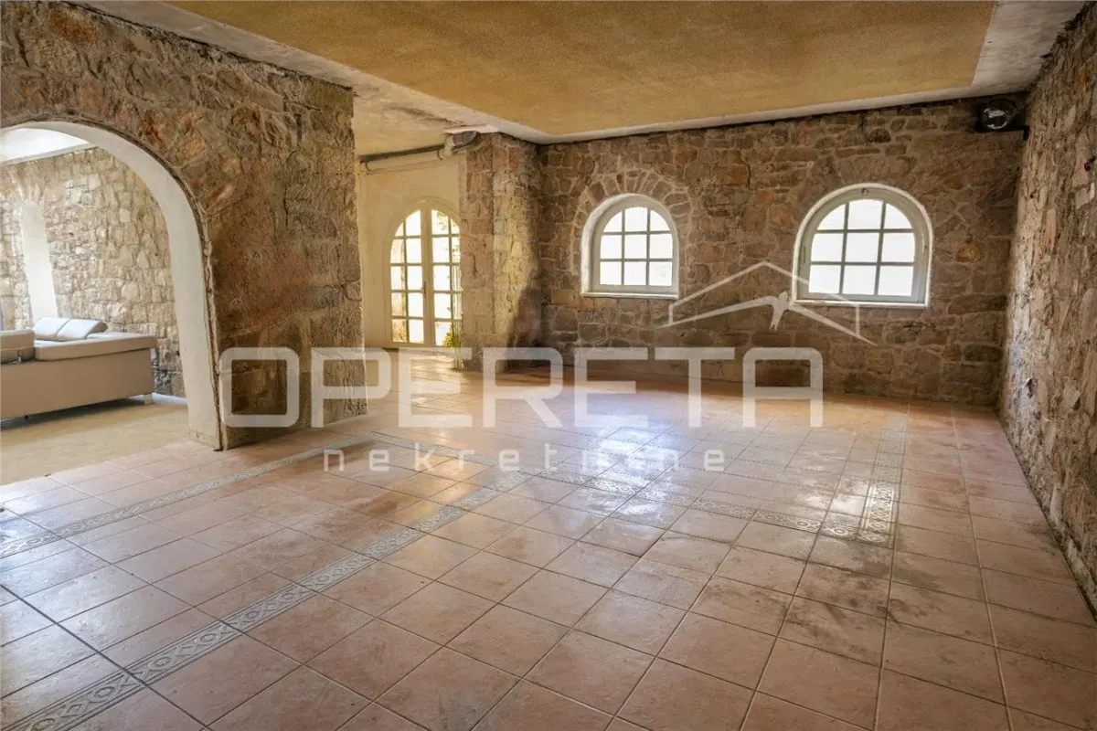 Waterfront Villa for Sale in Tribunj, Croatia – Mixed-Use Investment - foto 16