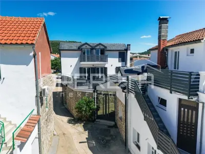 Waterfront Villa for Sale in Tribunj, Croatia – Mixed-Use Investment - foto 3