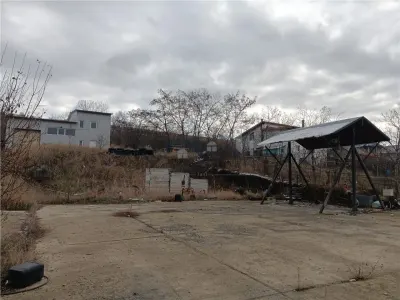 Rediu，3,350平方米城市用地（附带工业建筑） - Rediu