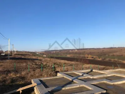 Terrain Aroneanu 652m² avec Utilités et Certificat d'Urbanisme - foto 10