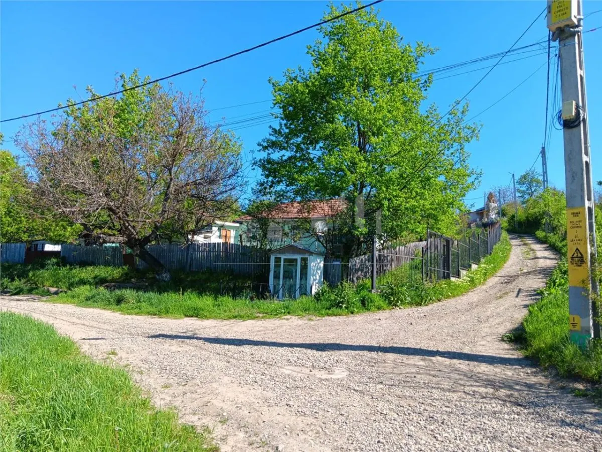 Ciurbesti Quartier Église – Terrain de 7.000 m² Viabilisé - foto 1