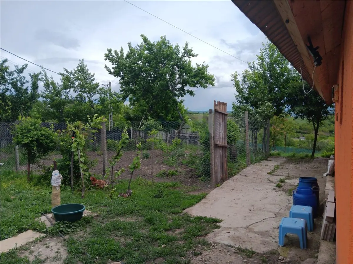 Ciurbesti Traditional House with 1,347 sqm Land - foto 2