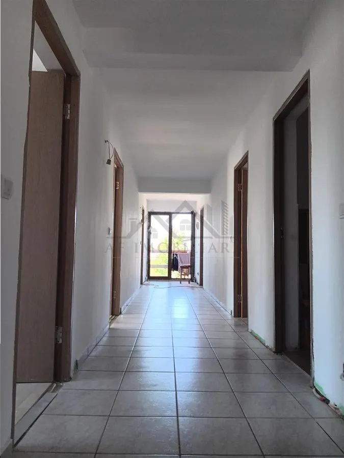 Villa d'Exception Rez-de-chaussée + Premier Étage, 193 m², Six Chambres, Lunca Cetatuii - foto 14