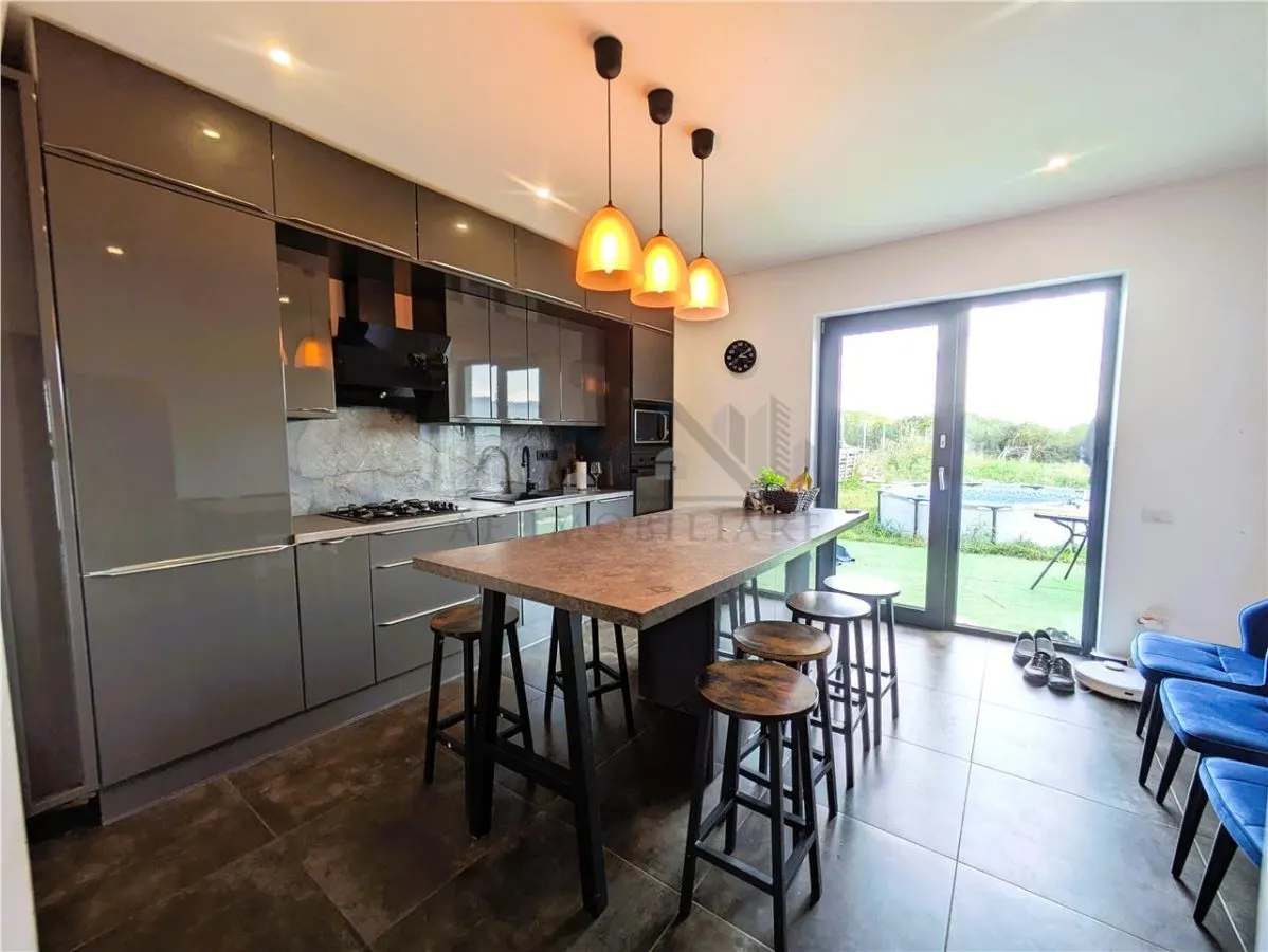 Casa Nueva de 5 Dormitorios, Amueblada, Parcela de 404 o 1.000 m², Chicerea - foto 2