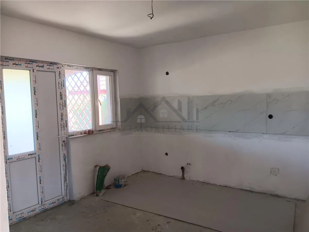Opriseni, Tutora : Villa P+M, 130 m², Terrain 500 m², 20km d'Iași - foto 7