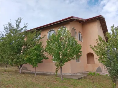 Tomesti Villa P+E 236m² 5 Chambres Séjour 2 Salles de Bain Garage Terrain 1347m² - Chiperesti