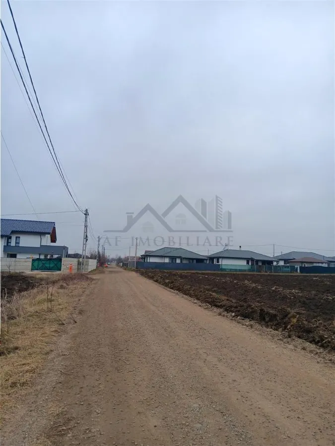 Terrain Aroneanu 8503 m² Double Façade, Utilités, Procédure PUZ - foto 3