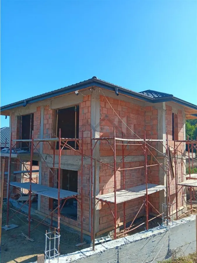 Villa Pietrarie Barnova P+E 120sqm, Terrain 400sqm Près de Forêt - foto 2