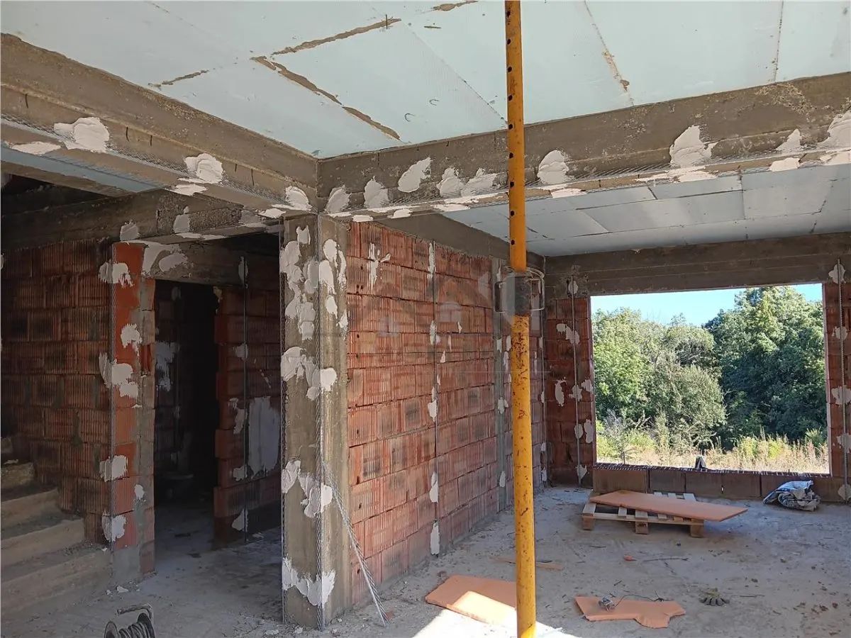 Villa Pietrarie Barnova P+E 120sqm, Terrain 400sqm Près de Forêt - foto 6