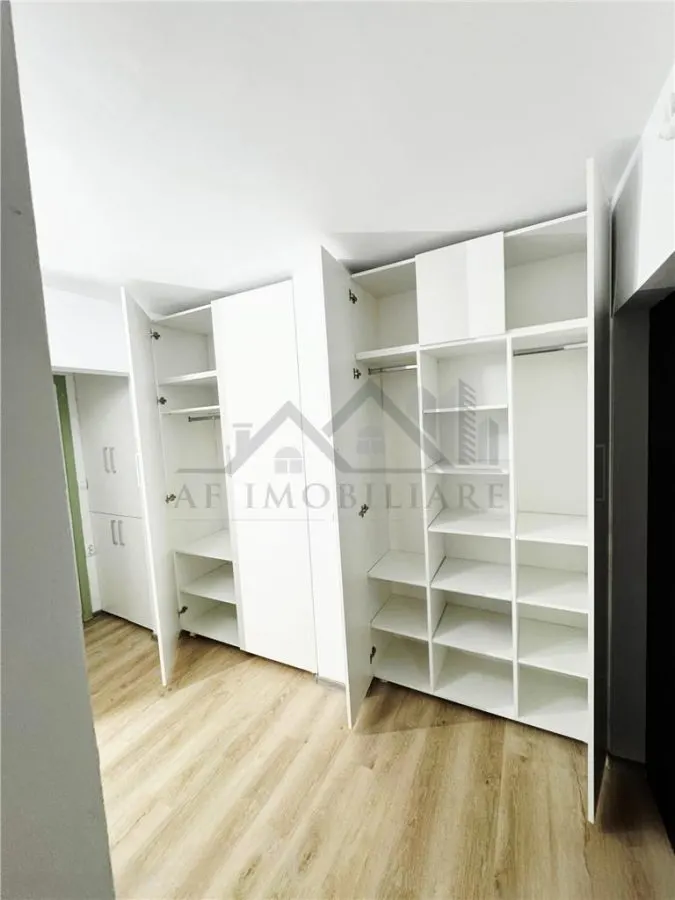 Three-Bedroom Apartment for Rent - foto 14