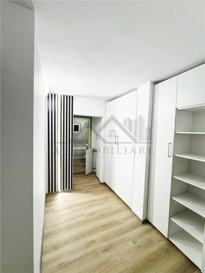 Three-Bedroom Apartment for Rent - foto 8