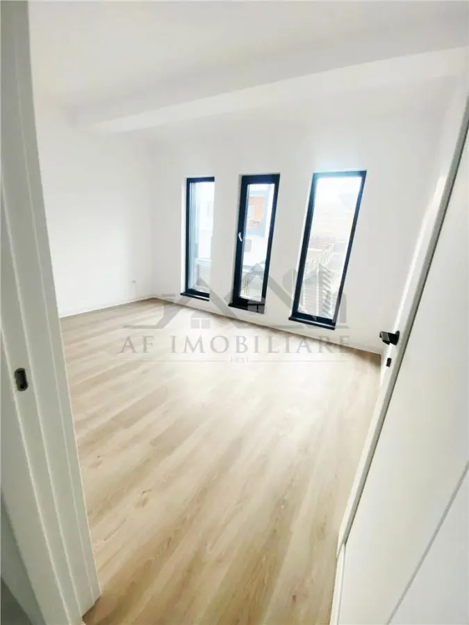 Casa Independiente con Garaje en Vișan-Bărnova, Castelul Grecilor - foto 2