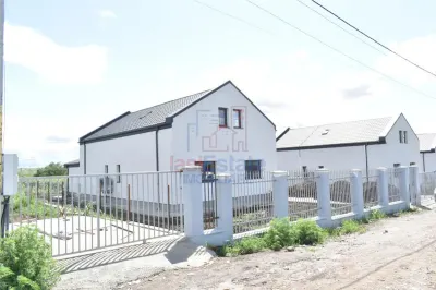 Villa Achevée à Aroneanu avec 750 m² de Terrain - Aroneanu