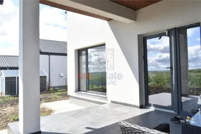 Villa Achevée à Aroneanu avec 750 m² de Terrain - foto 2